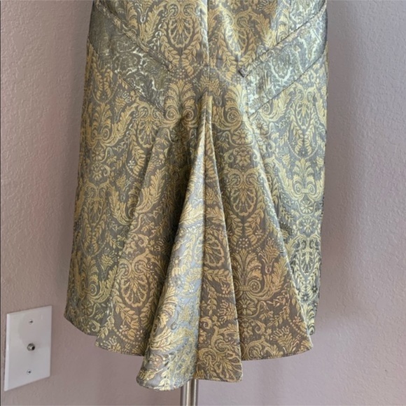 Dress - Picture 4 of 9